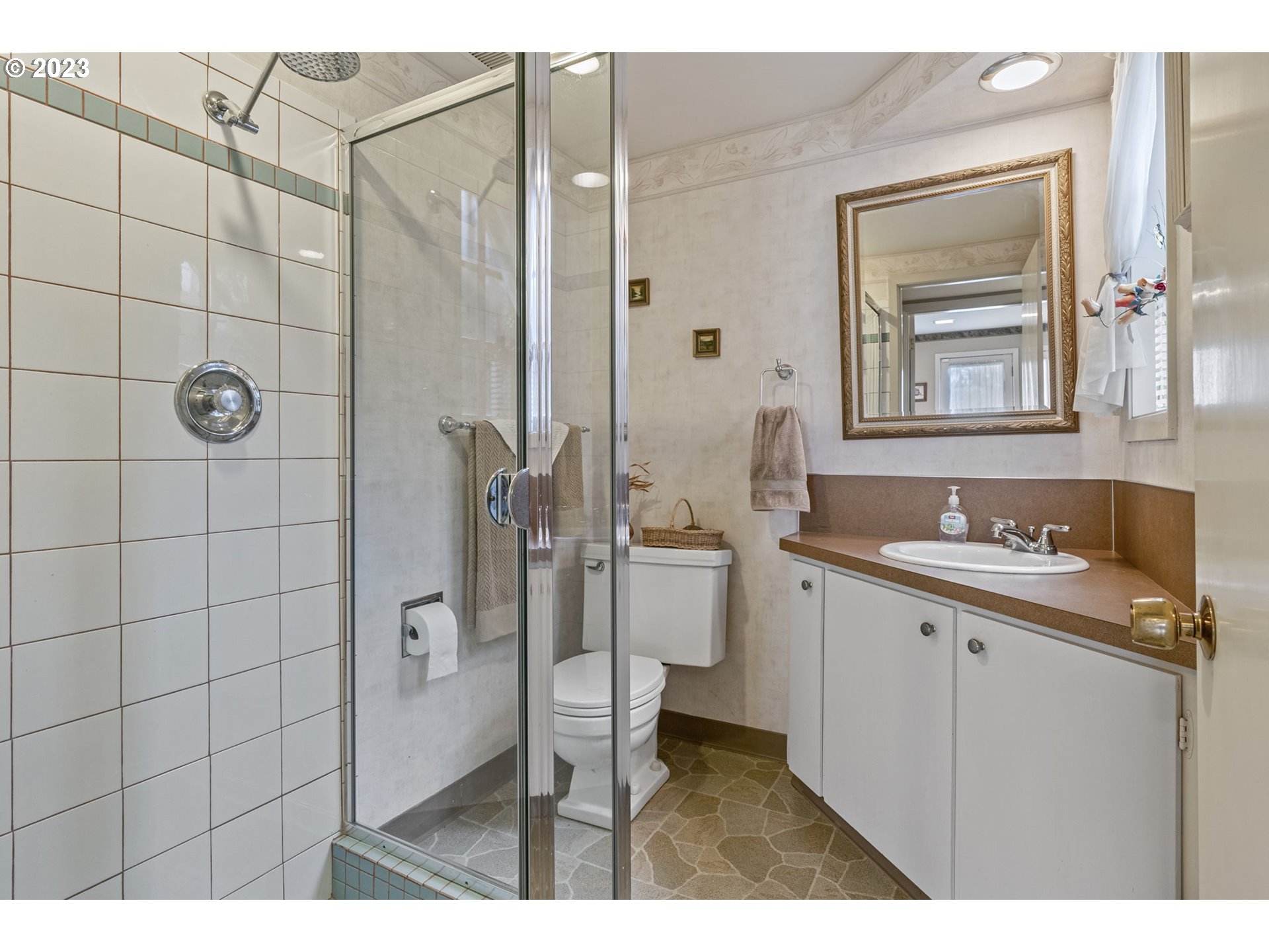 2217 Cascade Way Longview, WA 98632 - Photo 27 of 32 a bathroom with a sink a toilet and shower