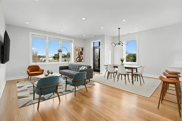 $600,000 | 3653 West Barry Avenue, Unit 1E, Chicago, IL 60618