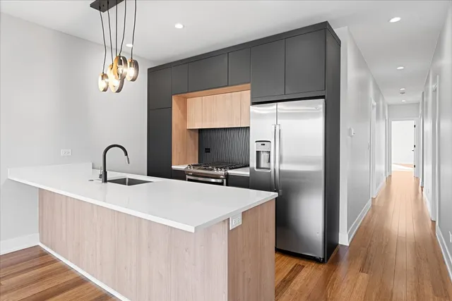 $600,000 | 3653 West Barry Avenue, Unit 1E, Chicago, IL 60618