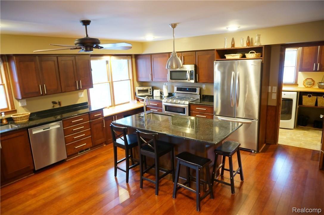 35550 Tall Pine Road Farmington, MI 48335 - Photo 3 of 27 Updated kitchen. All appliances stay.