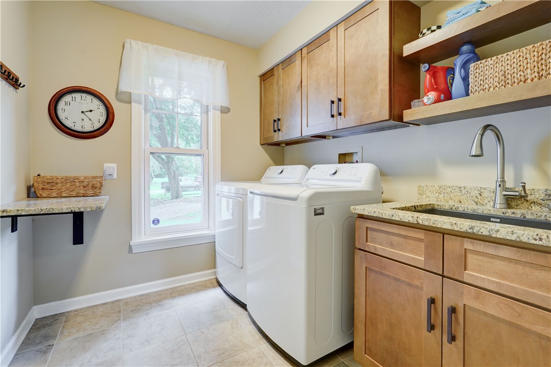 36 Green Valley Road Pittsford, NY 14534 - Photo 4 of 48 Gallery Image 4