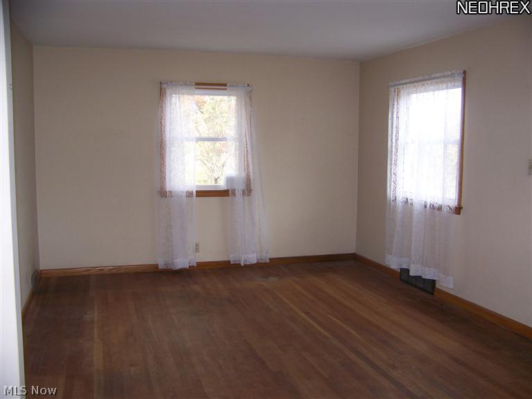 8272 Tower Road Seville, OH 44273 - Photo 3 of 11 Living Room