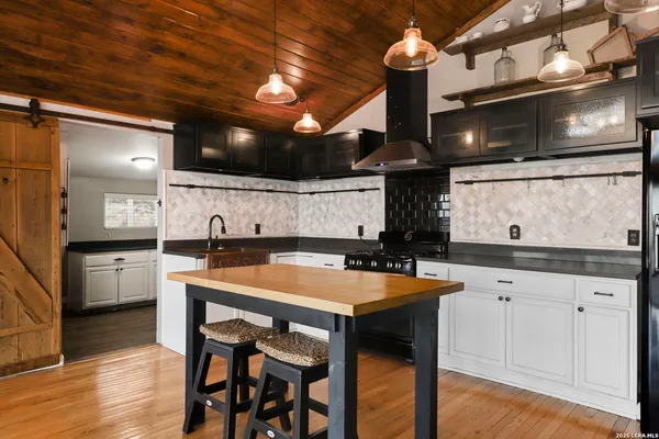 $1,875,000 | 217 Saddle Wood Trail, Comfort, TX 78013