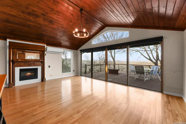 $1,875,000 | 217 Saddle Wood Trail, Comfort, TX 78013