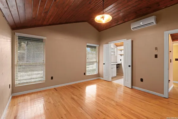 $1,875,000 | 217 Saddle Wood Trail, Comfort, TX 78013