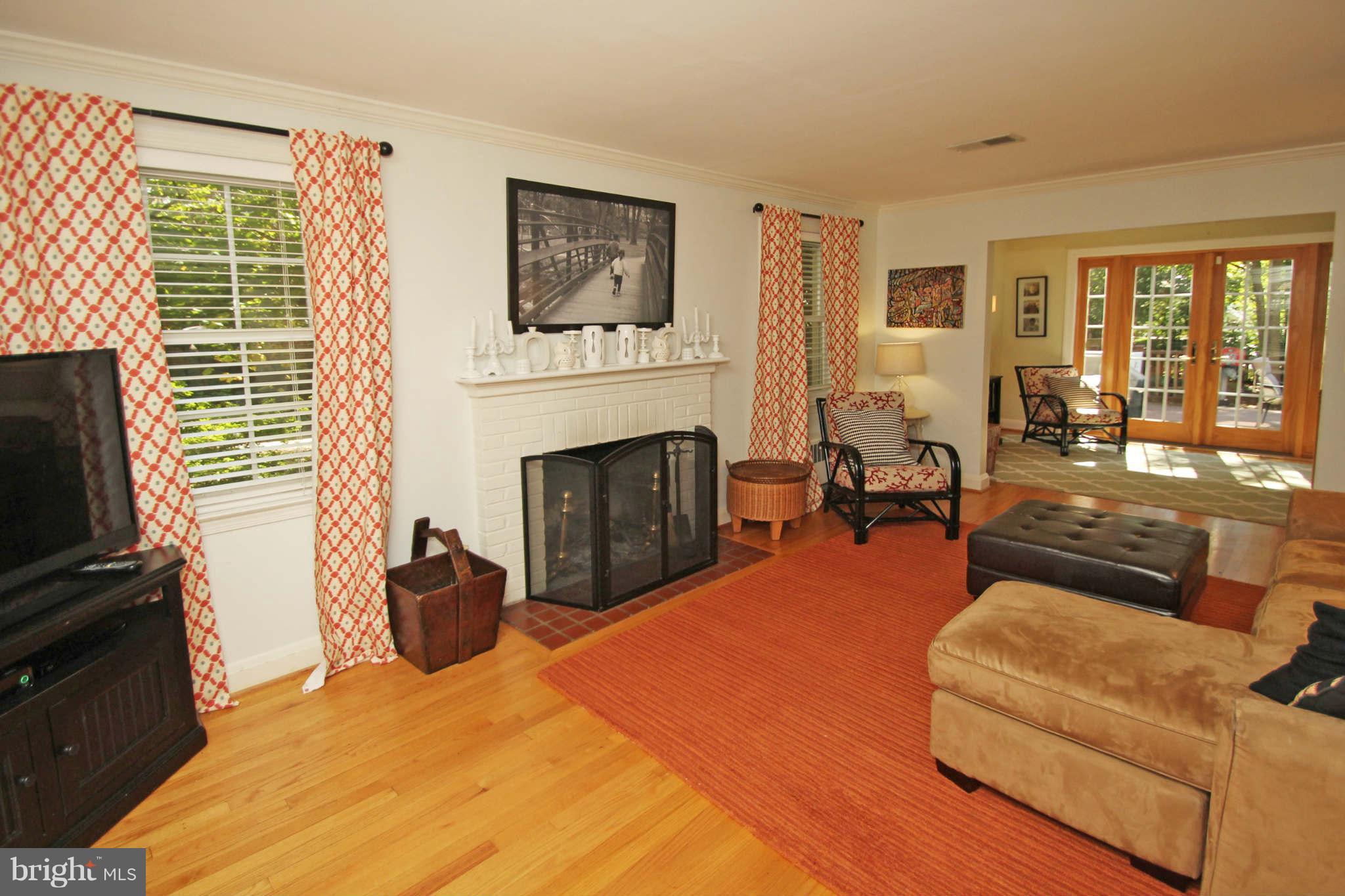 1220 Burton Street Silver Spring, MD 20910 - Photo 3 of 30 Living Room