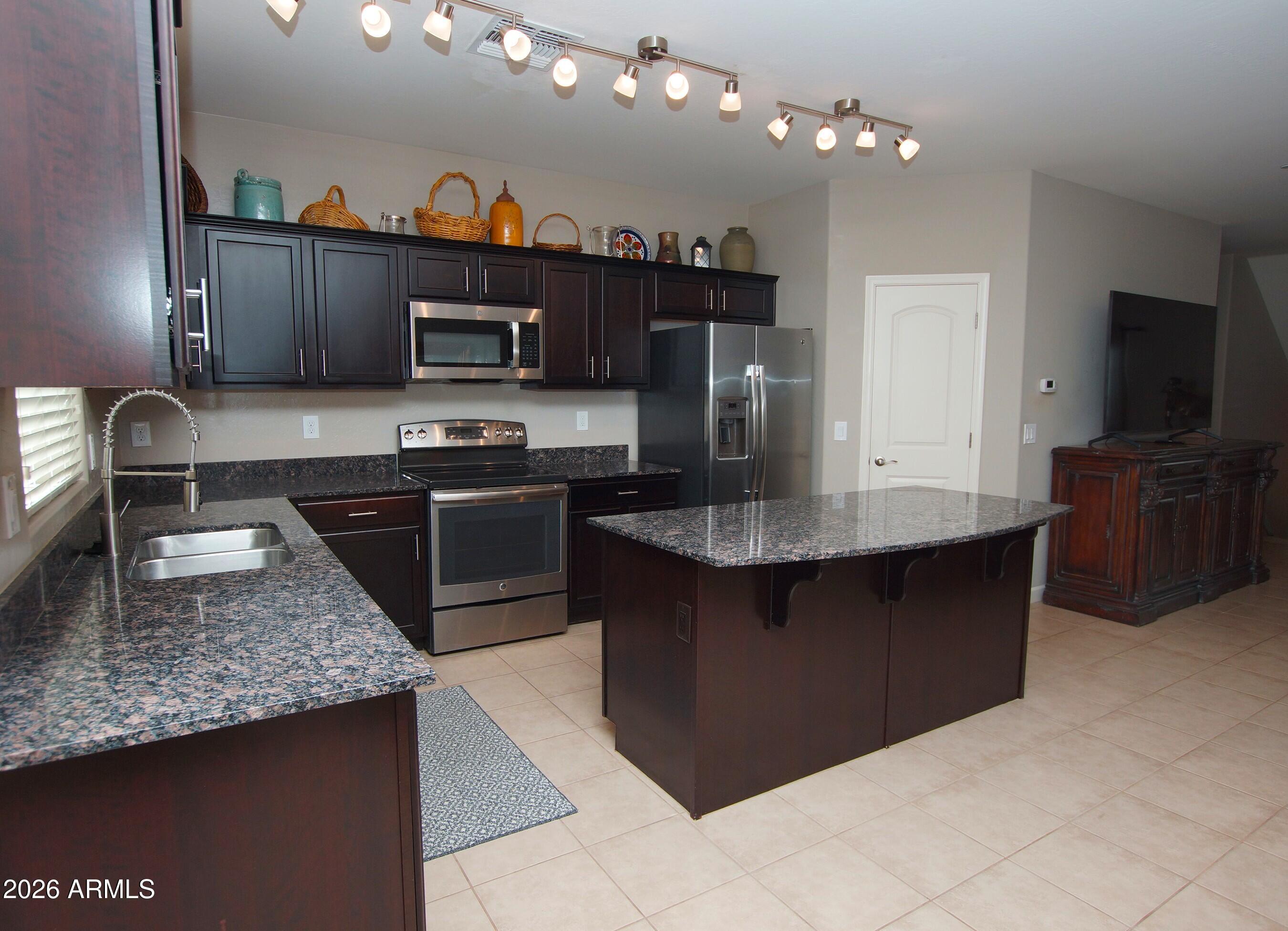 2150 West Alameda Road, Unit 1362 Phoenix, AZ 85085 - Photo 11 of 35 Kitchen