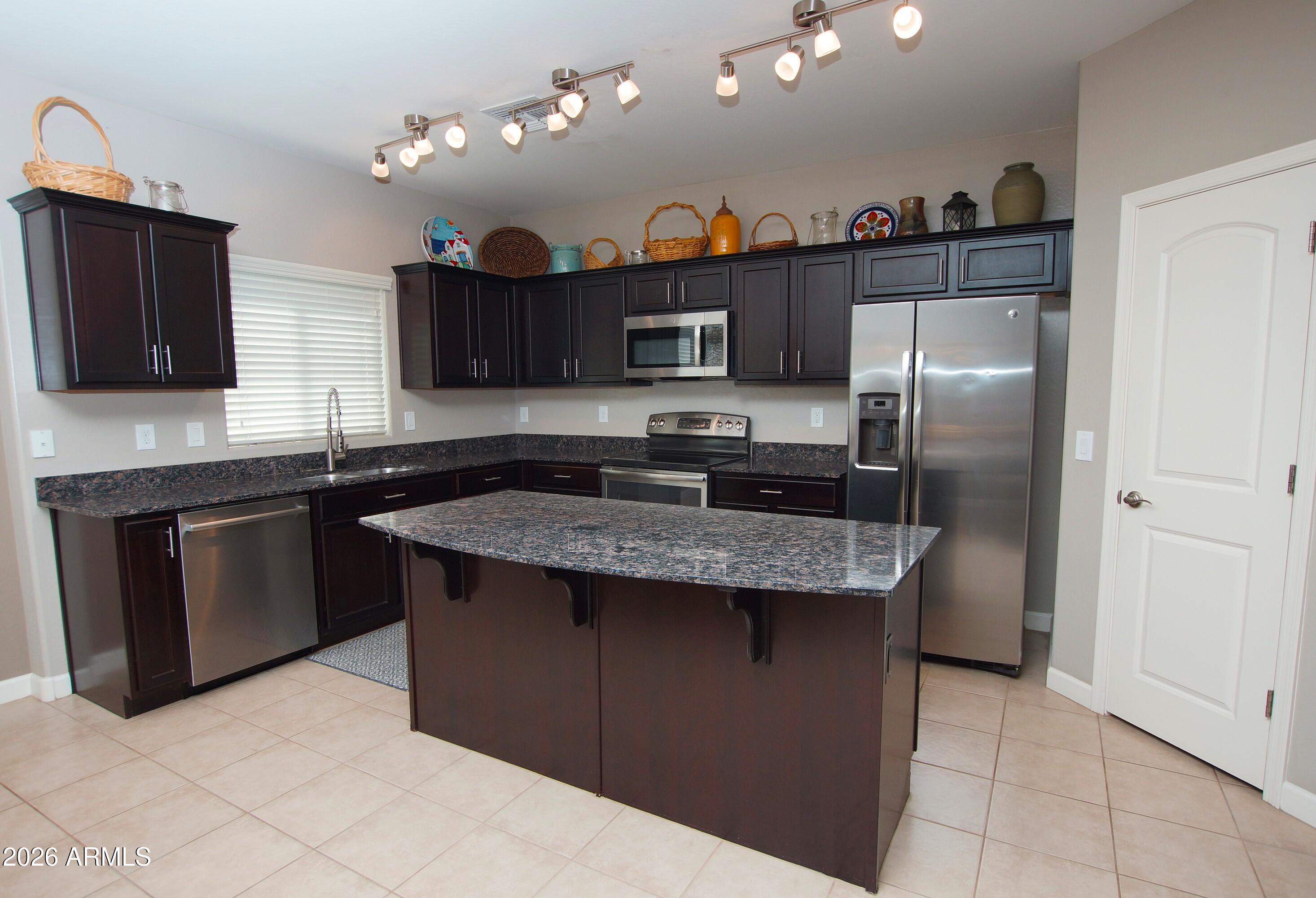 2150 West Alameda Road, Unit 1362 Phoenix, AZ 85085 - Photo 4 of 35 Kitchen