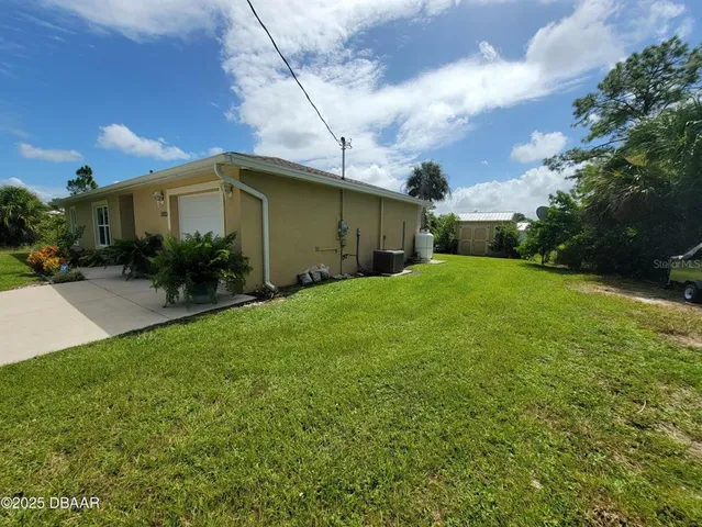 a view of a back yard of the house