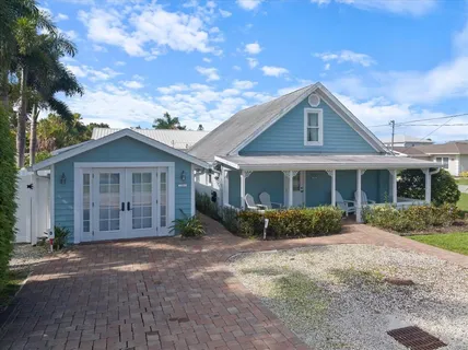 $875,000 | 3504 Estrada Street, Sarasota, FL 34239