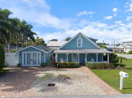 $875,000 | 3504 Estrada Street, Sarasota, FL 34239