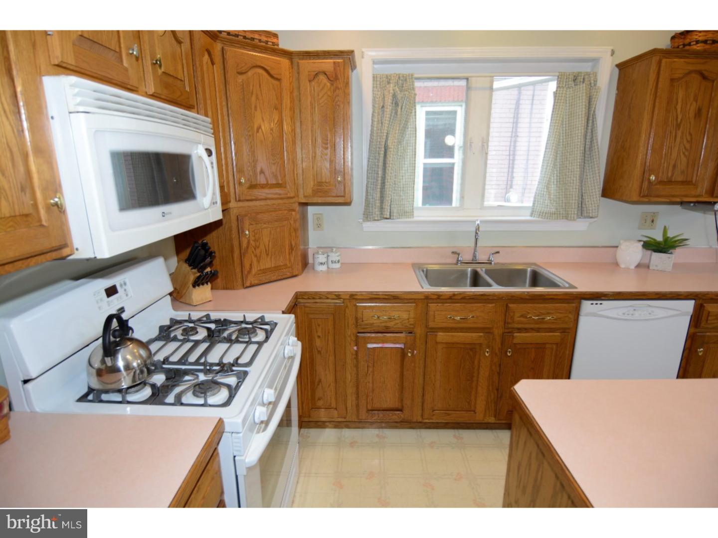 319 North Brobst Street Reading, PA 19607 - Photo 9 of 25 Gallery Image 9