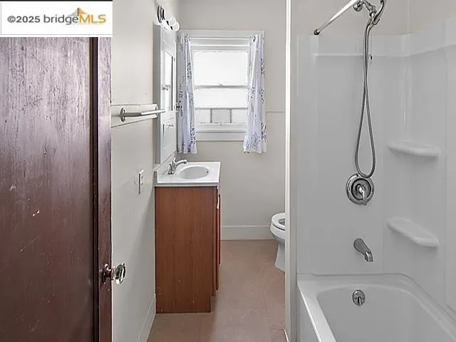 $2,499 | 518 44th Street, Unit B, Oakland, CA 94609