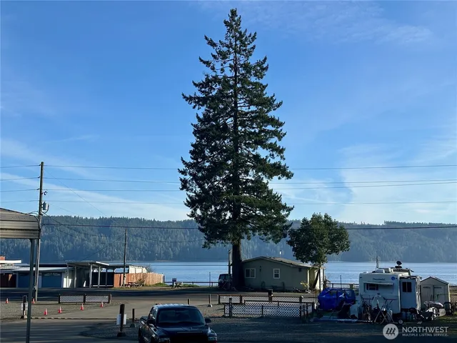 $750 | 27051 Highway 101, Unit 5, Hoodsport, WA 98548