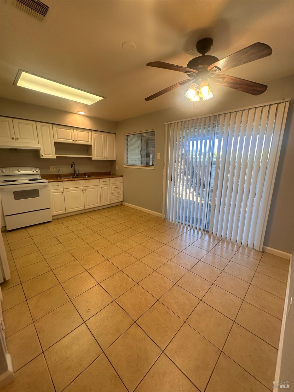 420 Marshall Road, Unit B Vacaville, CA 95687 - Photo 7 of 12 Gallery Image 7