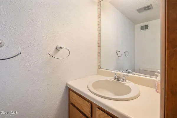 $249,900 | 641 Top Ridge Drive, Guilderland, NY 12203