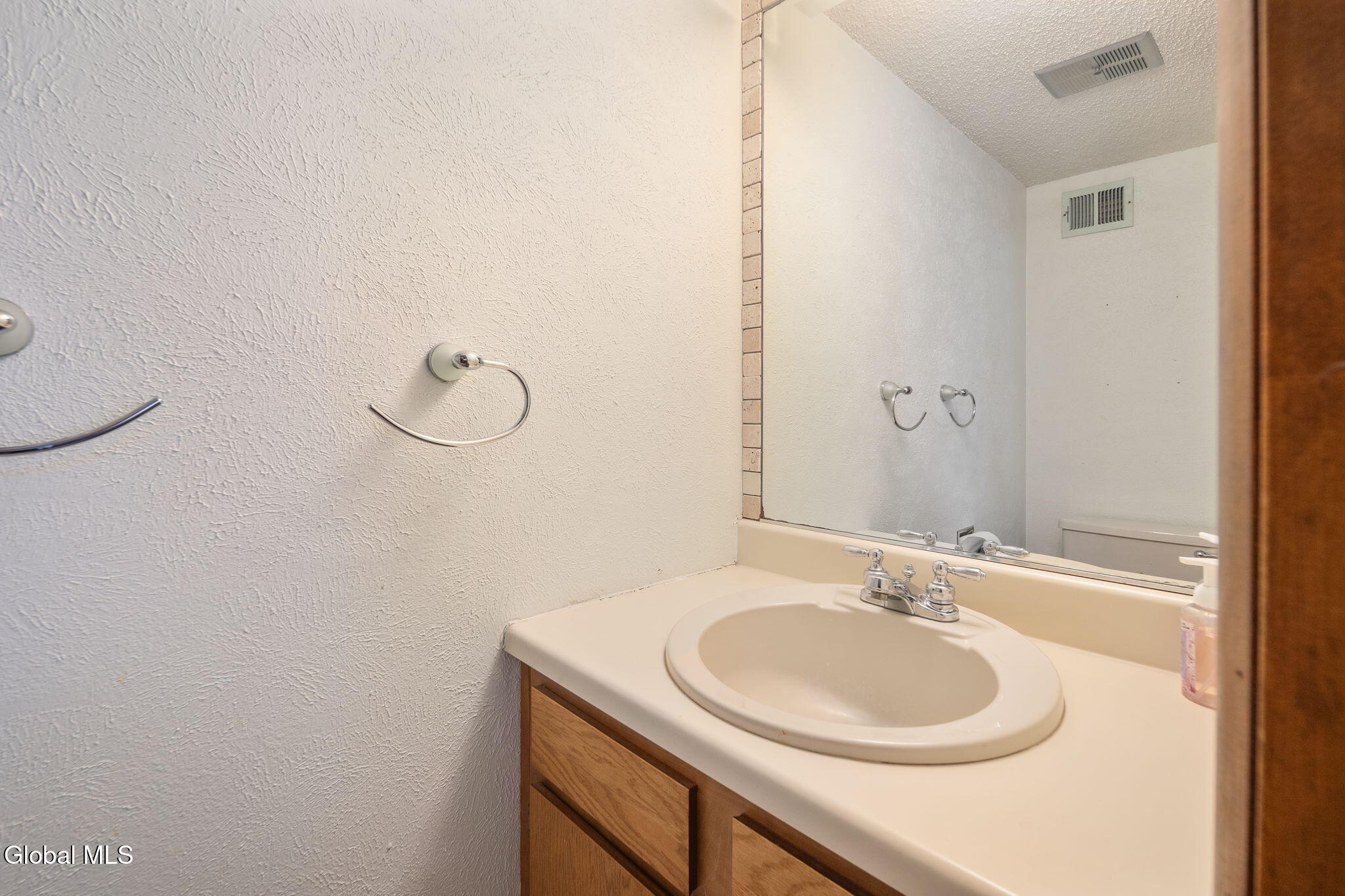 641 Top Ridge Drive Guilderland, NY 12203 - Photo 19 of 50 21-641RopRidgeRd_21