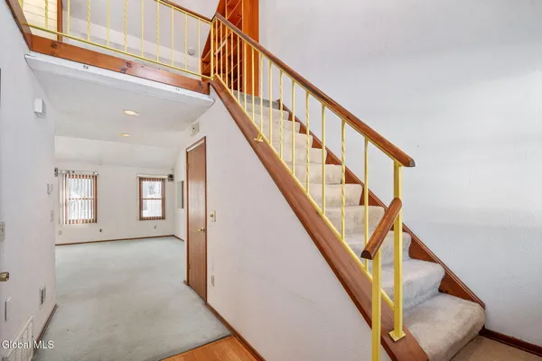 $249,900 | 641 Top Ridge Drive, Guilderland, NY 12203