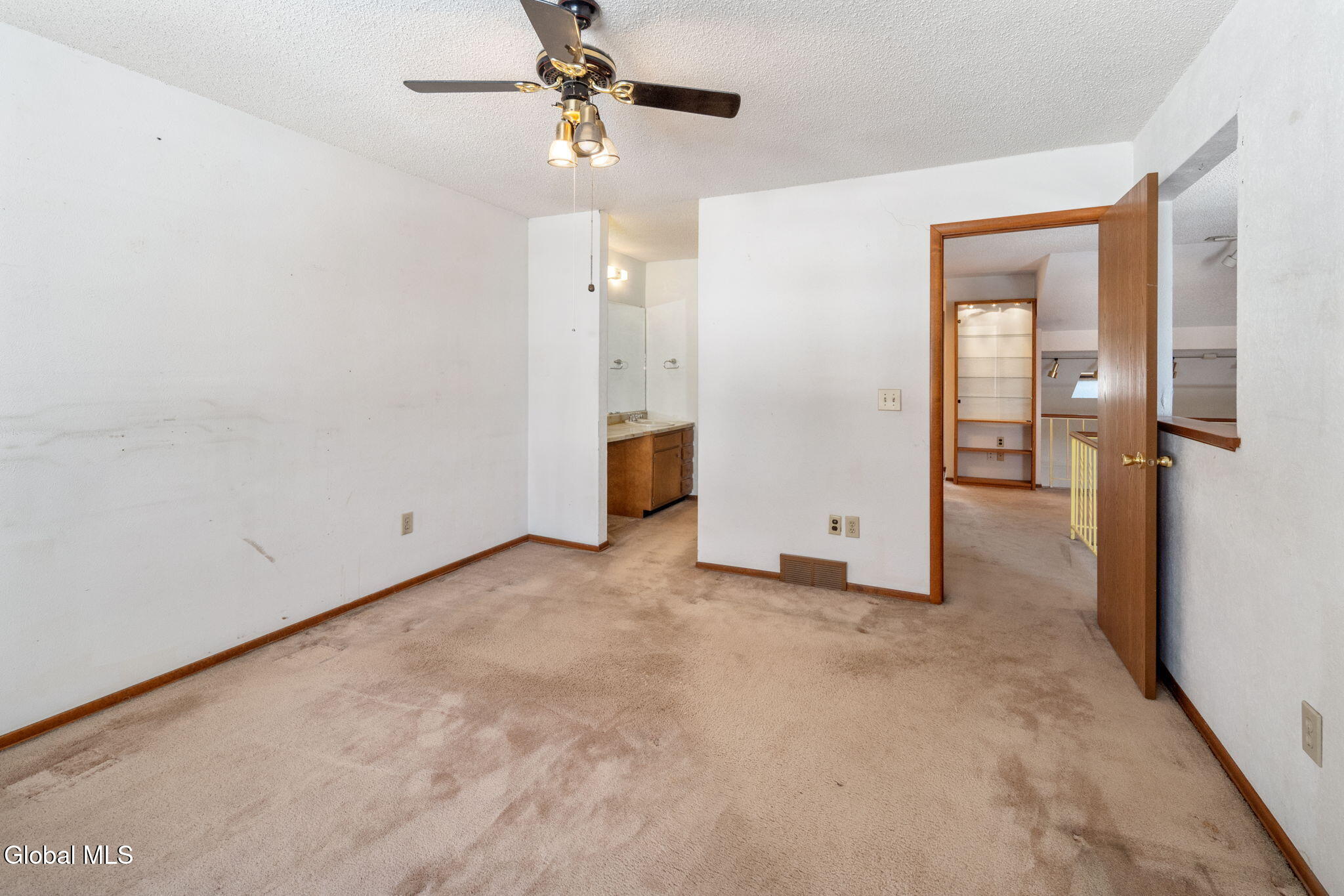 641 Top Ridge Drive Guilderland, NY 12203 - Photo 29 of 50 28-641RopRidgeRd_28