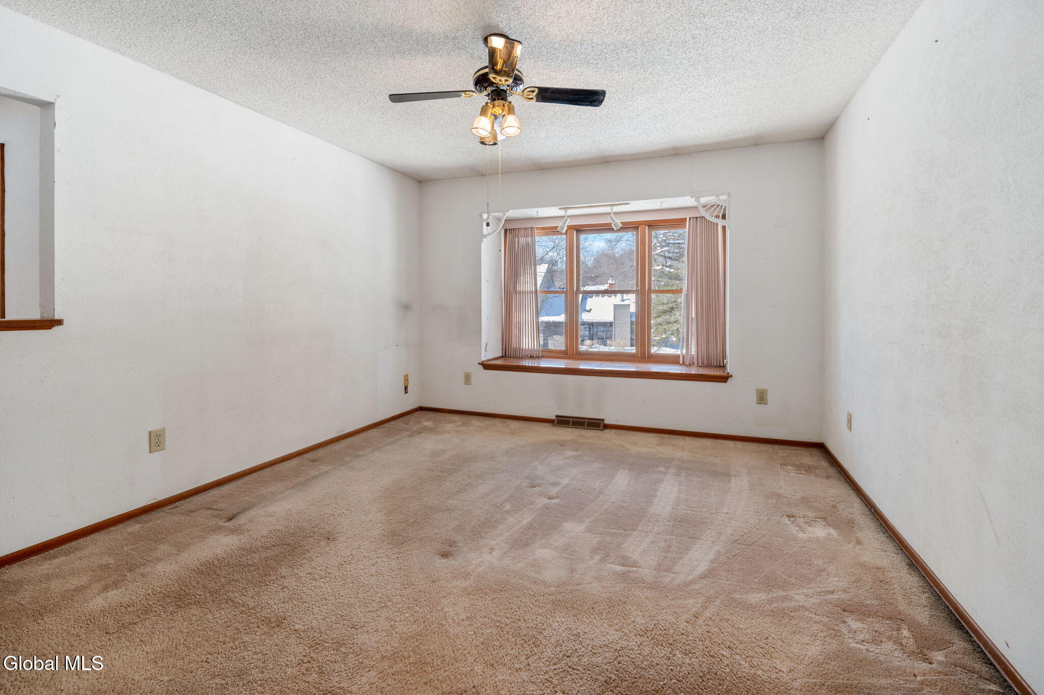 641 Top Ridge Drive Guilderland, NY 12203 - Photo 30 of 50 29-641RopRidgeRd_29