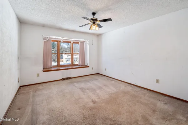 $249,900 | 641 Top Ridge Drive, Guilderland, NY 12203