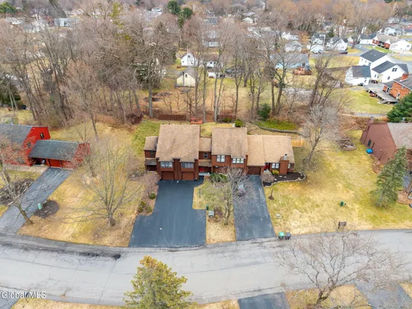 $249,900 | 641 Top Ridge Drive, Guilderland, NY 12203