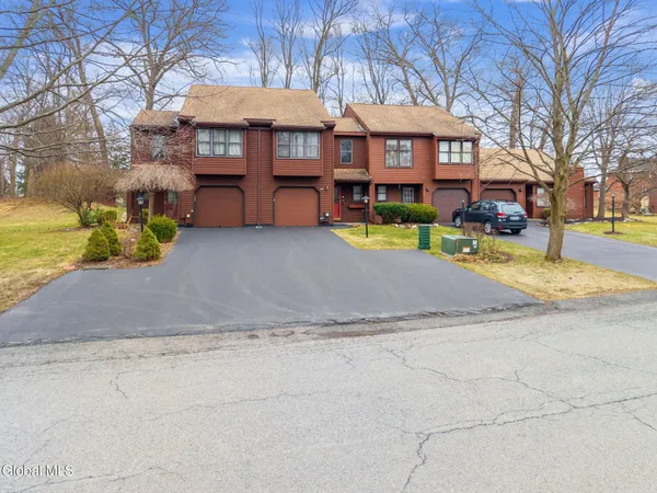$249,900 | 641 Top Ridge Drive, Guilderland, NY 12203
