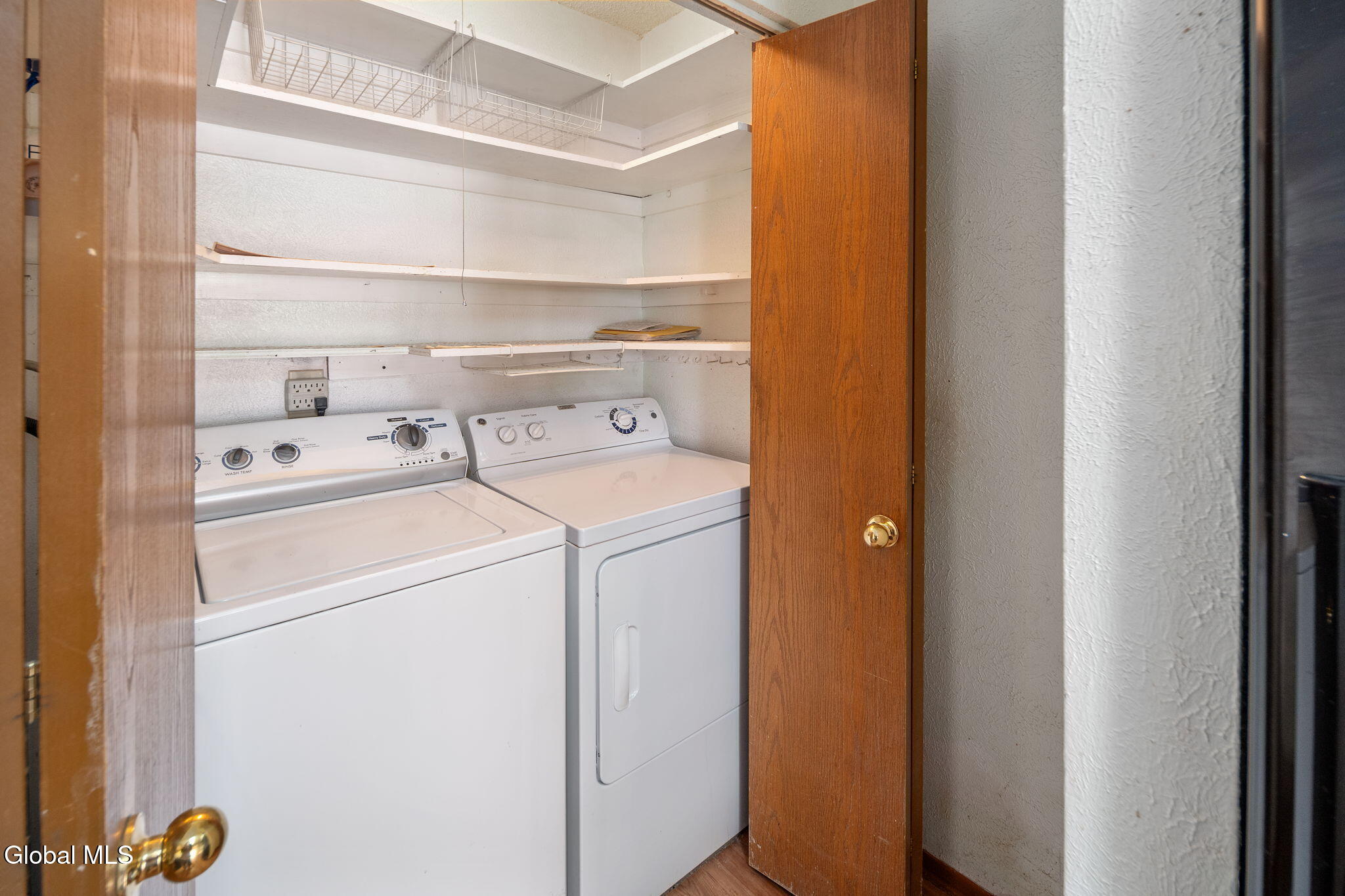 641 Top Ridge Drive Guilderland, NY 12203 - Photo 10 of 50 13-641RopRidgeRd_13