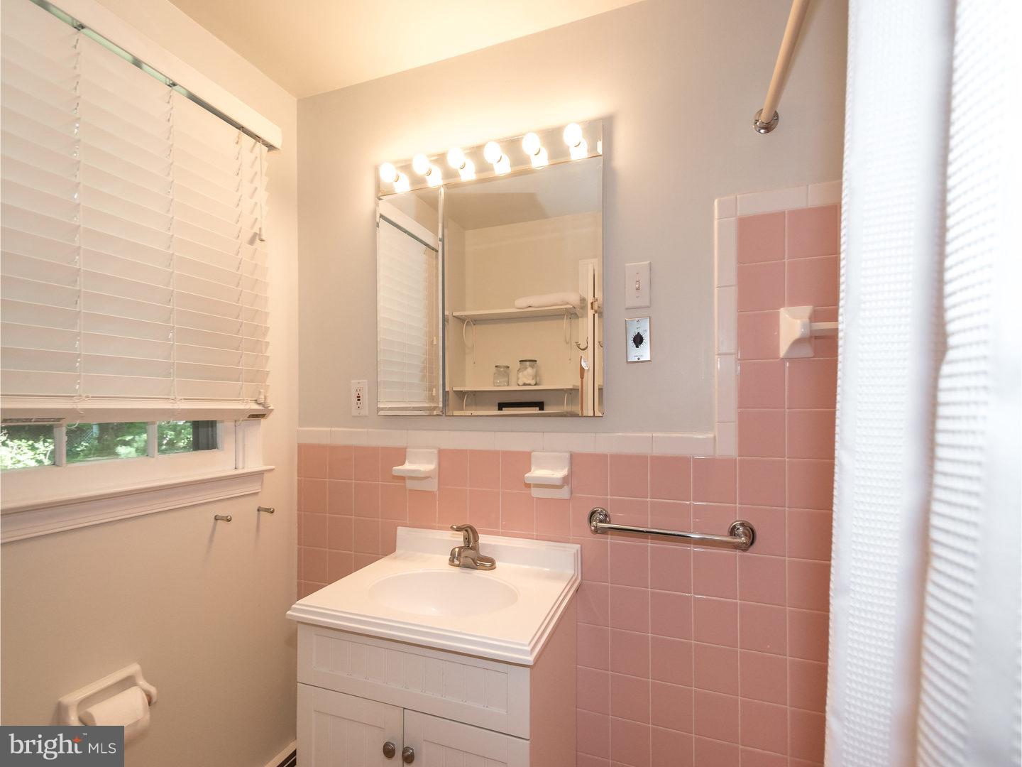 70 Oakford Road Wayne, PA 19087 - Photo 22 of 25 Bedroom - Main