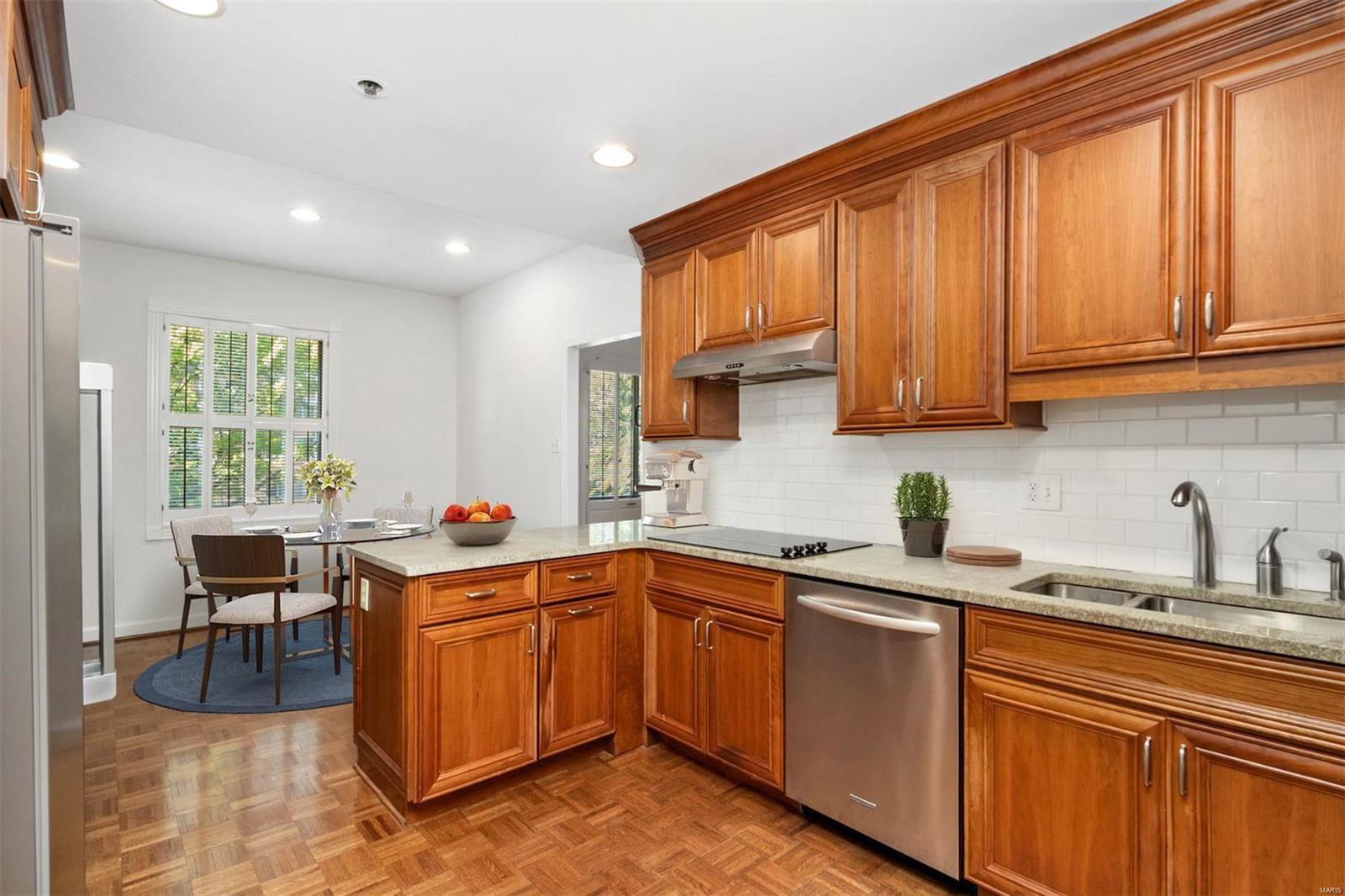 816 South Hanley Road, Unit 2A Clayton, MO 63105 - Photo 9 of 27 Gallery Image 9