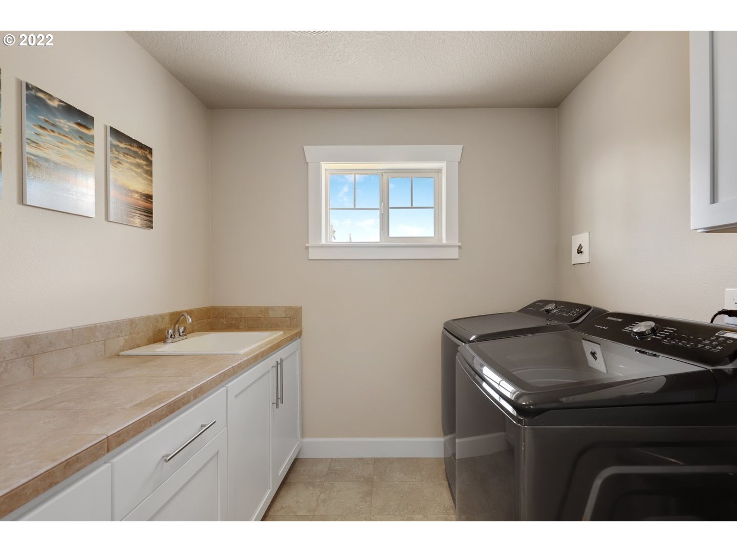 1845 South 14th Court Ridgefield, WA 98642 - Photo 26 of 32 a bathroom with a sink and a window