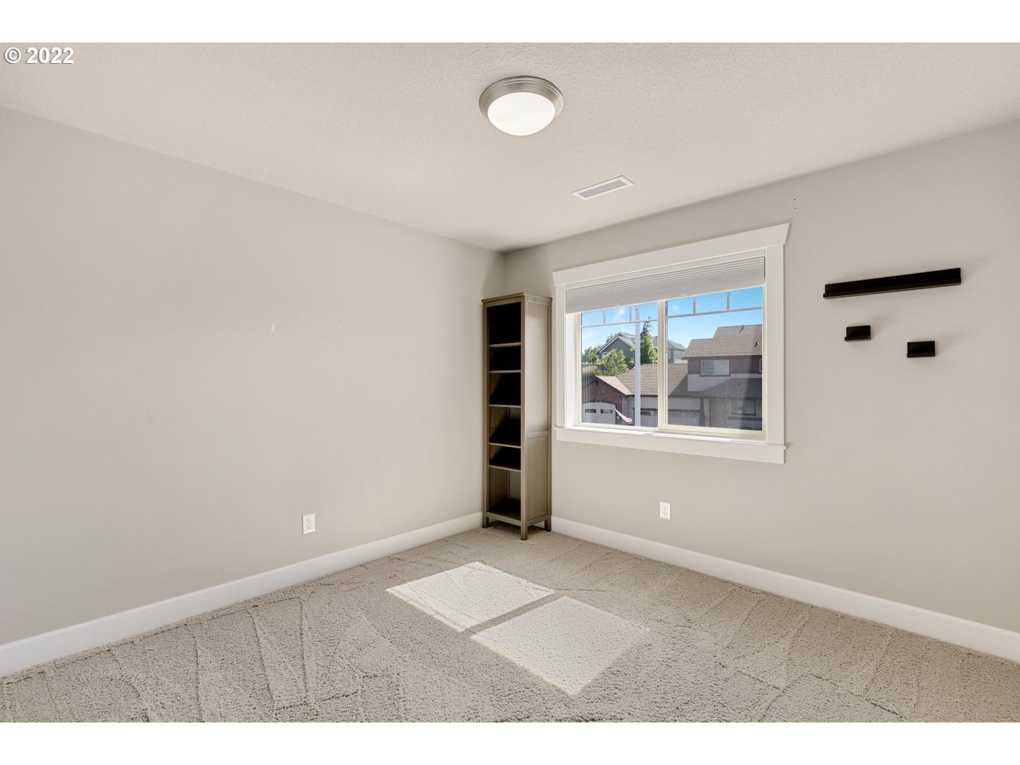 1845 South 14th Court Ridgefield, WA 98642 - Photo 27 of 32 an empty room with windows