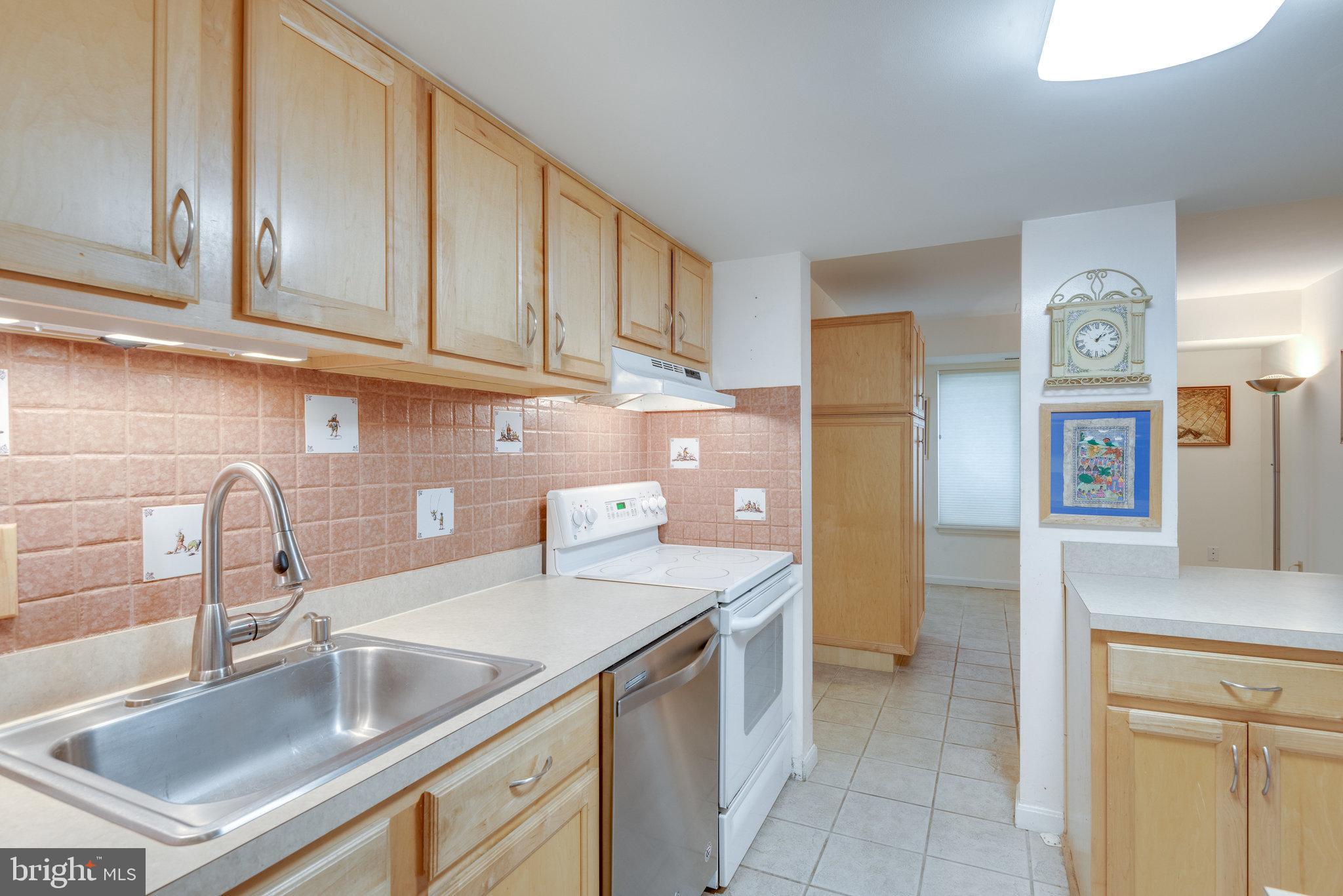 1732 Ivy Oak Square Reston, VA 20190 - Photo 13 of 26 Gallery Image 13