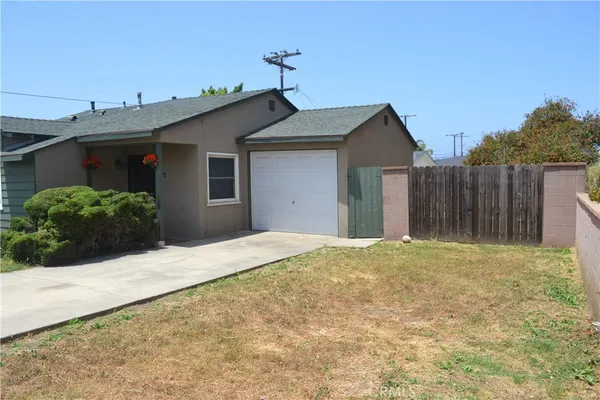 a house view with a outdoor space
