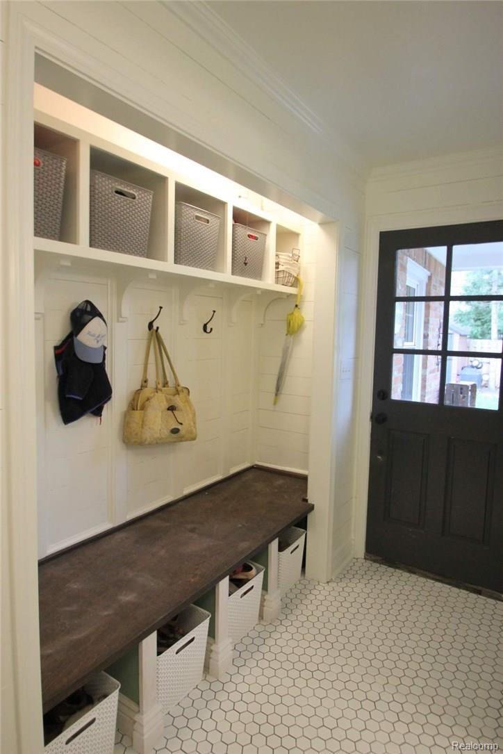 1091 North Oxford Road Grosse Pointe, MI 48236 - Photo 12 of 25 12Mudroom.JPG