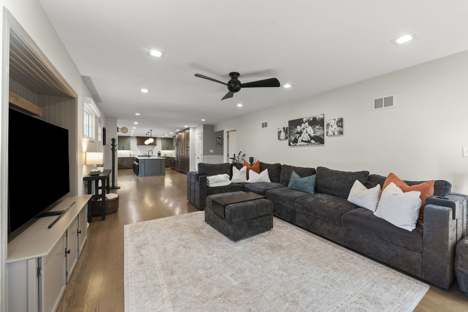 305 Richard Road Naperville, IL 60540 - Photo 12 of 48