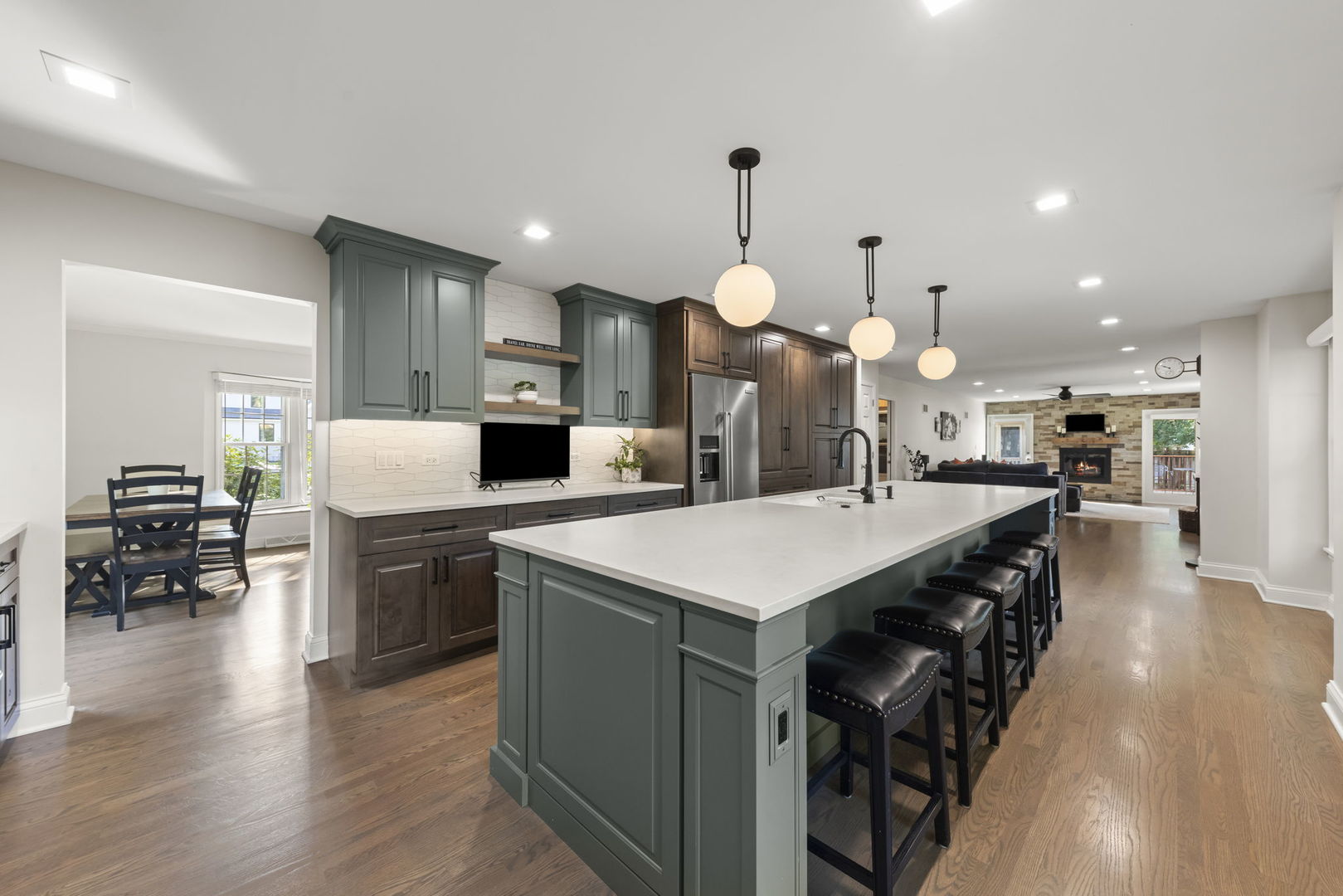 305 Richard Road Naperville, IL 60540 - Photo 4 of 48