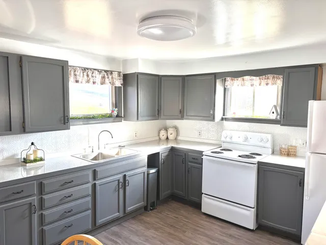 $139,000 | 8 Western Avenue, East Millinocket, ME 04430