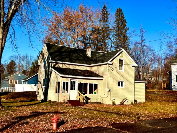 $139,000 | 8 Western Avenue, East Millinocket, ME 04430