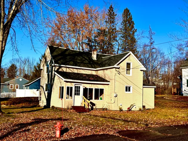 $139,000 | 8 Western Avenue, East Millinocket, ME 04430