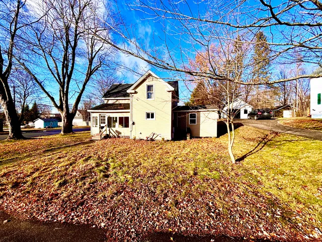 $139,000 | 8 Western Avenue, East Millinocket, ME 04430