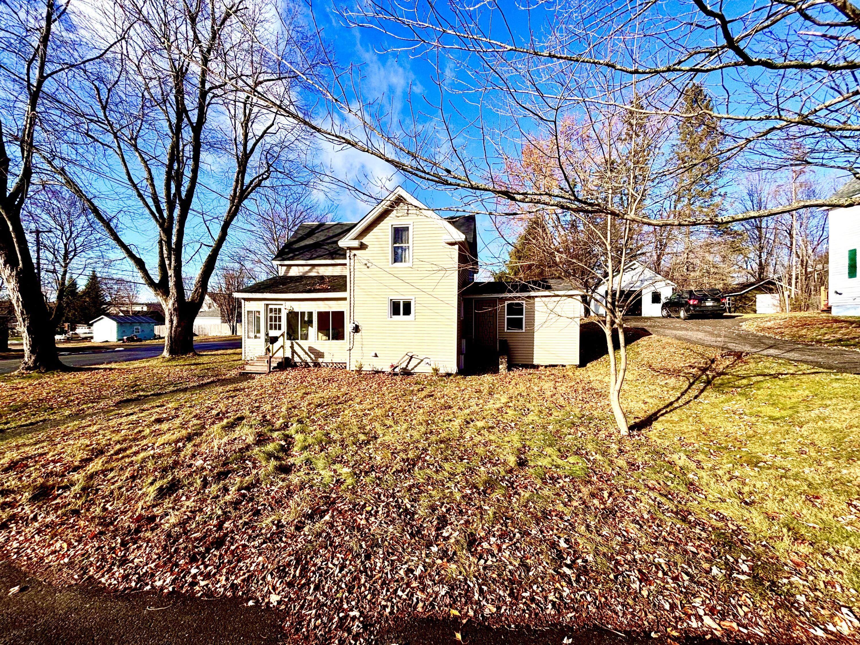 8 Western Avenue East Millinocket, ME 04430 - Photo 3 of 33 IMG_4867