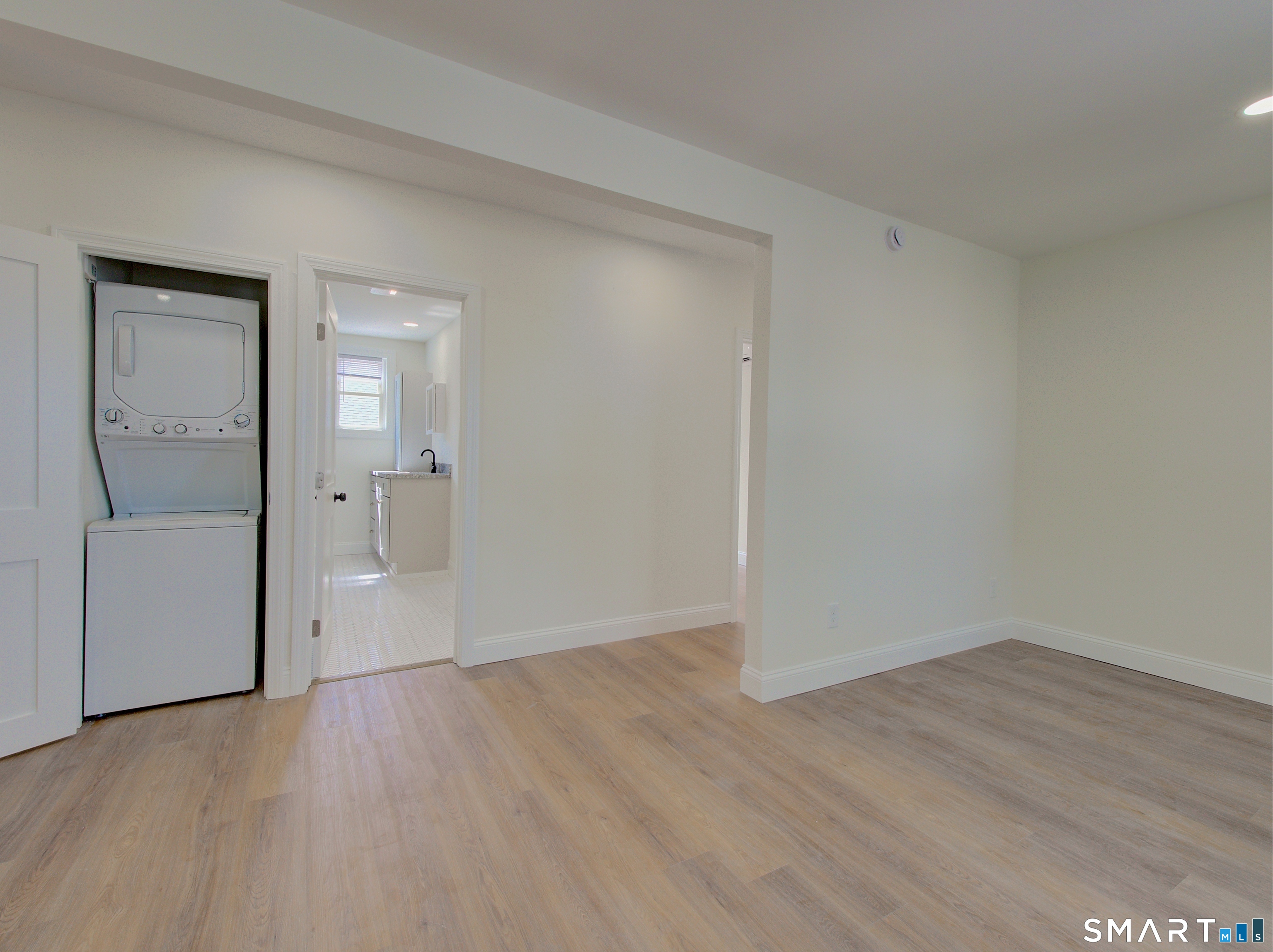 16 Benham Road, Unit C Groton, CT 06340 - Photo 3 of 9