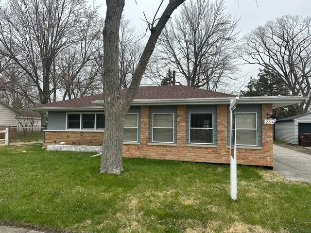 $112,500 | 254 Blackhawk Drive, Park Forest, IL 60466