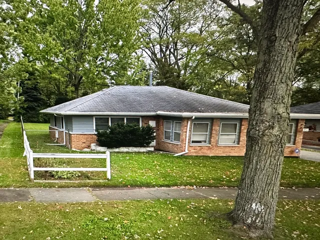 $112,500 | 254 Blackhawk Drive, Park Forest, IL 60466
