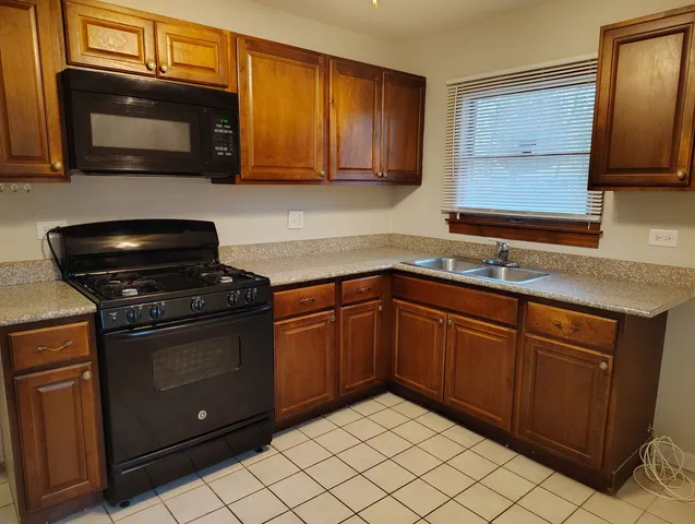 $112,500 | 254 Blackhawk Drive, Park Forest, IL 60466