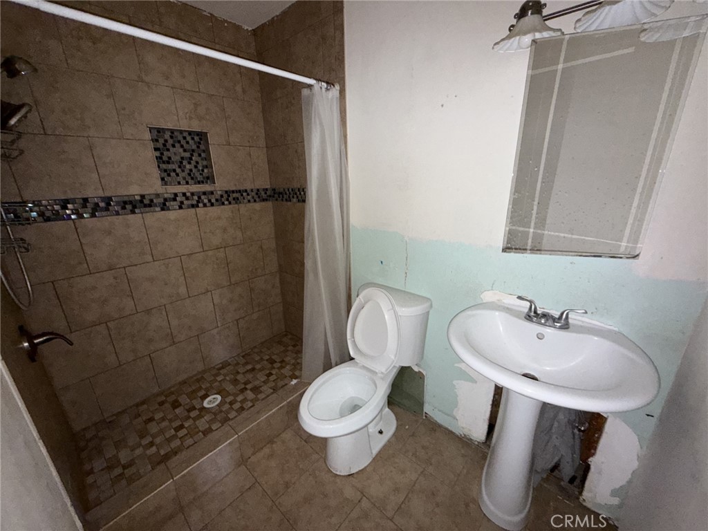 5623 Montgomery Street Riverside, CA 92503 - Photo 8 of 20