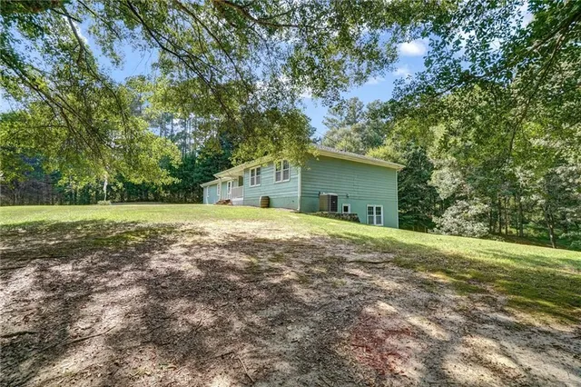 a view of a house with yard and tree s