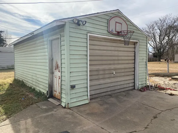 $49,900 | 1301 South 2nd Street, Arkansas City, KS 67005