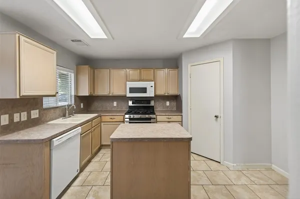 $1,800 | 18518 Burgundy Sky Way, Cypress, TX 77429